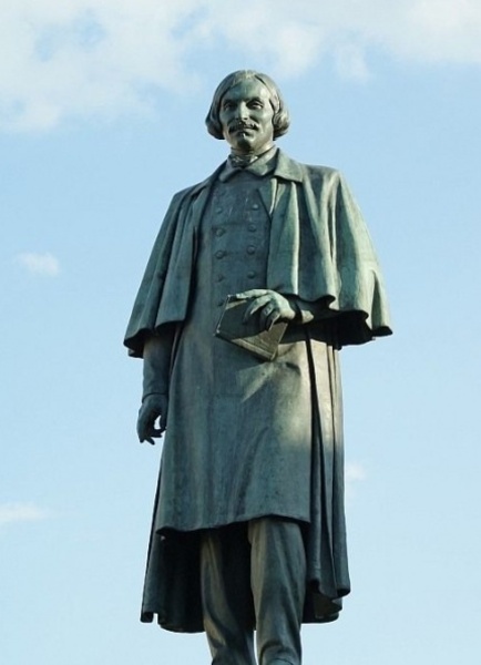 гоголь в полный рост. гоголь в полный рост. гоголь в полный рост. рост гоголя. гоголь в полный рост.